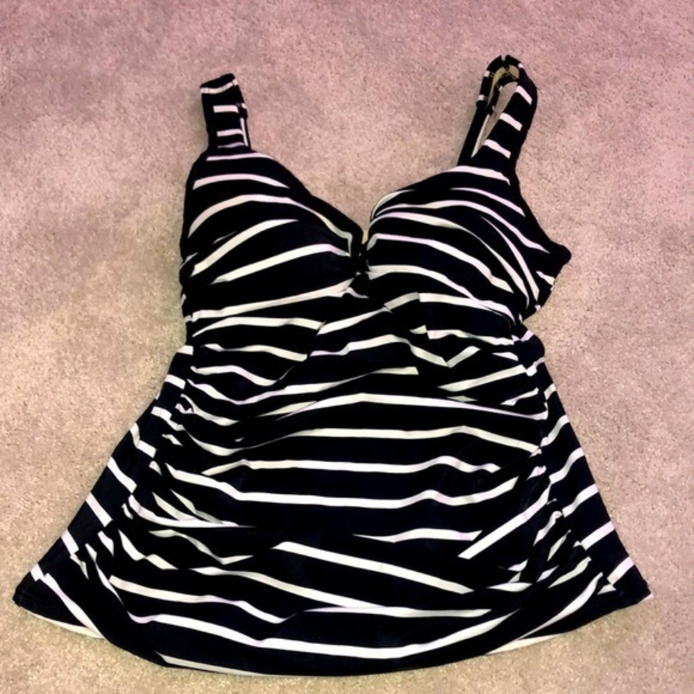 Talbots Tankini Top Size 6 Black White Underwire‎